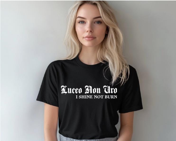 Luceo Non Uro Clan MacKenzie Motto T-Shirt (I Shine Not Burn)